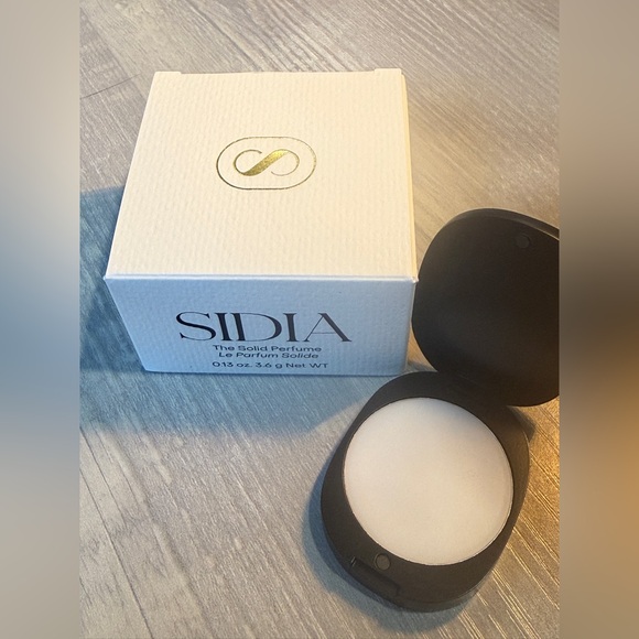 SIDIA Braless Solid Perfume 0.13 oz NIB | Luxury Solid Fragrance | Vanilla Musk - Picture 2 of 10